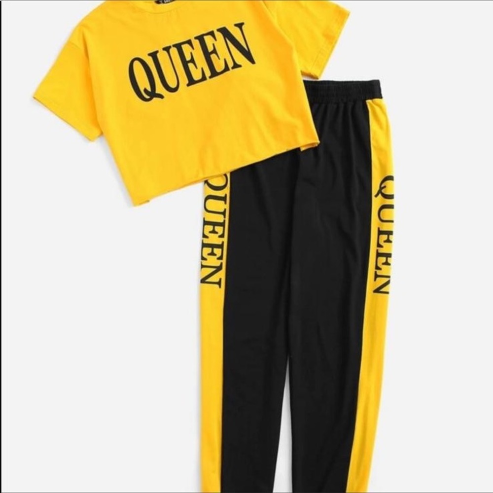 Crop top and pants set.